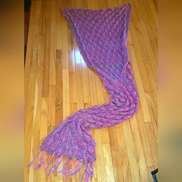 Mermaid Throw Blanket 🧜‍♀️ - Picture 1 of 3